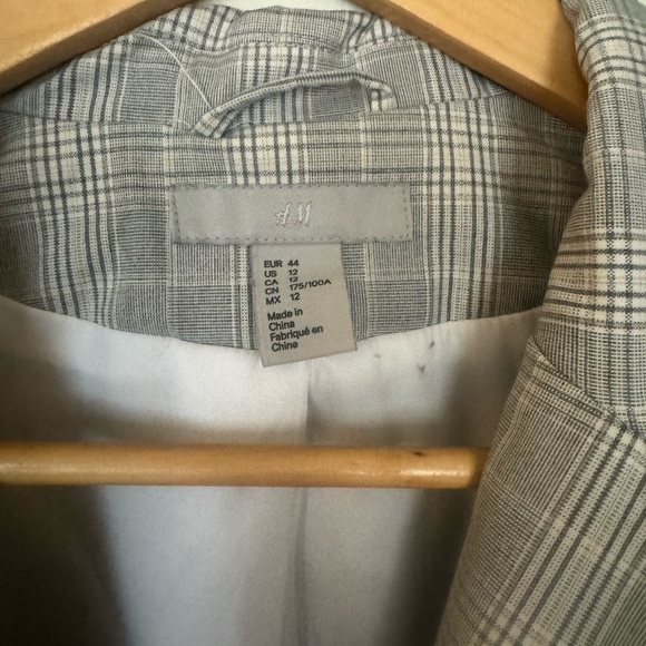 H&M scrunched sleeve blazer - Picture 2 of 3